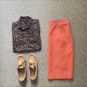 NWOT Size 8 Ann Taylor Salmon Pencil Skirt